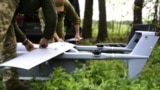 Сборка дронов в прифронтовых районах (архивное фото/Пресс-служба президента Украины)