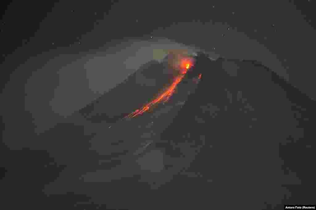 Mount Merapi volcano spews hot lava and smoke as seen from Turi, Sleman, in Yogyakarta, Indonesia, Aug. 5, 2023.