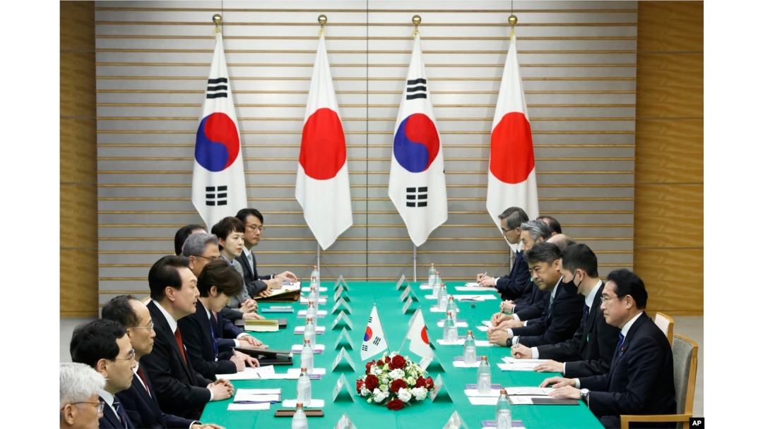 윤석열 한국 대통령과 기시다 후미오 일본 총리가 16일 도쿄에서 정상회담을 했다.