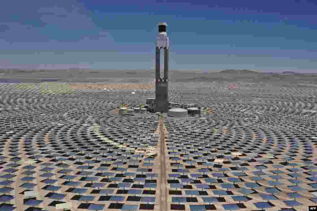 Aerial view of Cerro Dominador, the first thermosolar power plant in Latin America, in Antofagasta, Chile. In the Atacama Desert, the driest desert in the world, located in northern Chile, a 240-meter solar thermal tower surrounded by mirrors is operating as a symbol of the biggest energy revolution against climate change in Latin America. 