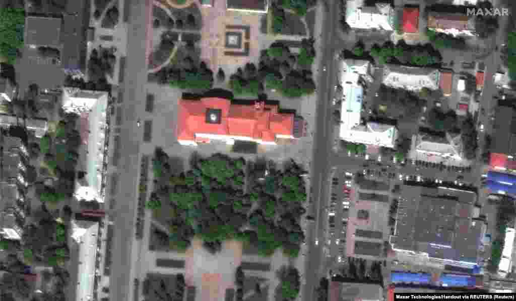 Центральная часть города: на снимке – Дворец культуры имени Мартынова, в левом верхнем углу – здание Бахмутской городской рады.