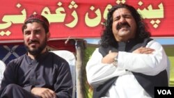 منظور پشتين او علي وزیر د لورالايي په جلسه کې