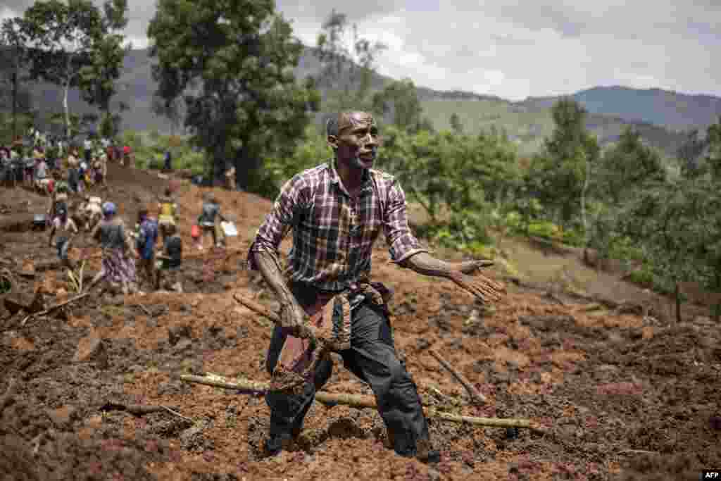 A man reacts as residents and volunteers dig in the mud in search for bodies at the scene of a landslide in Kencho Shacha Gozdi, Ethiopia, July 25, 2024. The death toll from landslides in a remote region of southern Ethiopia has risen to 257, the United Nations said, warning that the number of victims could soar to up to 500. 