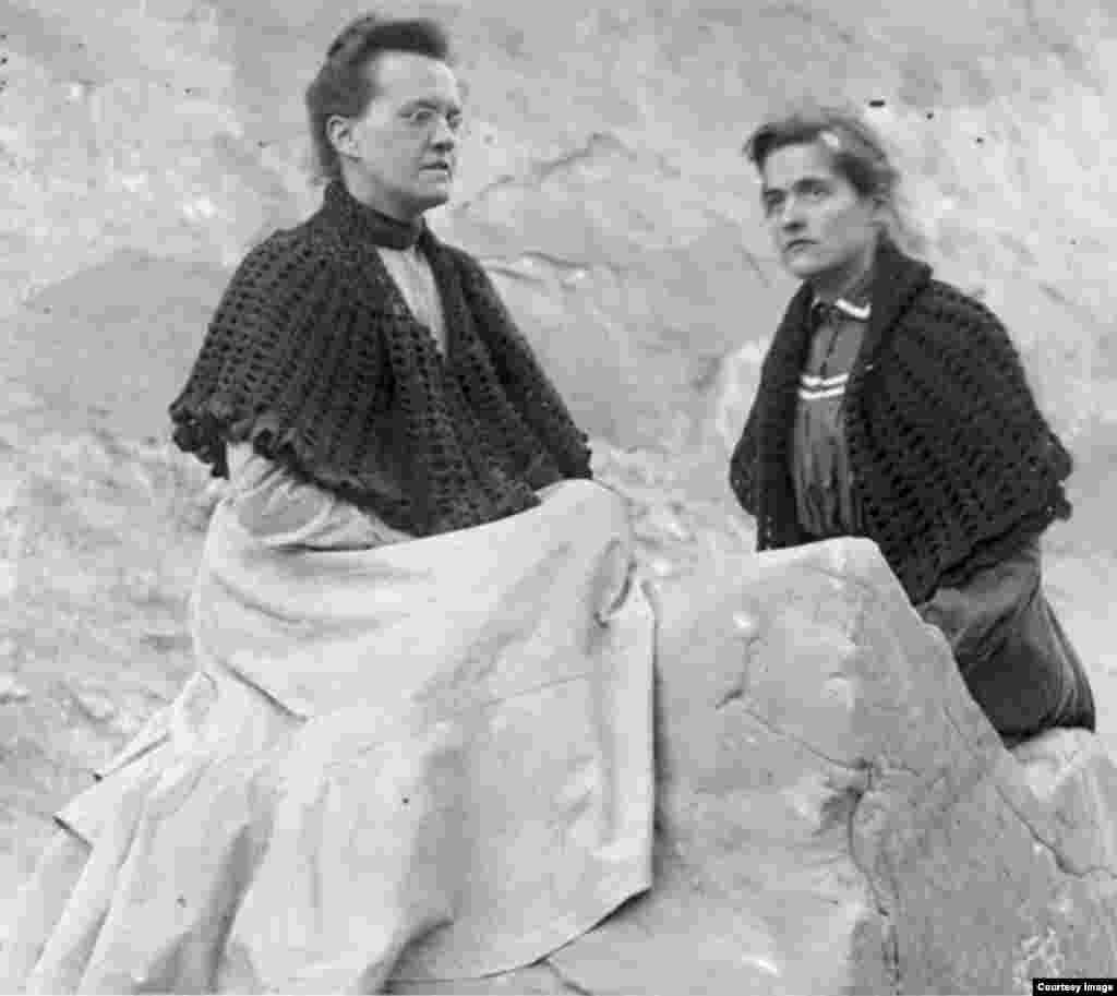 &quot;Miss Morris and Miss Sawyer,&quot; employees at the Western Navajo (Blue Canyon) boarding School, Algert, Arizona, ca. 1901-1903. Museum of Northern Arizona (MS-74-2-46).