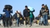Тековната акција на Пакистан против странците без документи принуди речиси половина милион Авганистанци да се вратат дома