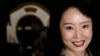 ARCHIVO - La autora china Yan Geling posa durante una entrevista en Hong Kong, el 7 de marzo de 2008.
