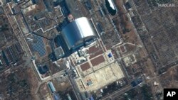 Imaj satelit Maxar Technologies montre enstalasyon nikleye Chernobyl la nan Ikren pandan envazyon La Risi, Jedi 10 Mas 2022. 