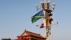 Bendera nasional Kepulauan Solomon dan China berkibar di Lapangan Tiananmen di Beijing, China 7 Oktober 2019. (REUTERS/Stringer)