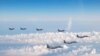 日本和美国战斗机2022年5月25日在日本海上空联合巡航。（美联社转自日本自卫队照片）