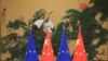 北京人大会堂展示的中国与欧盟旗帜。（路透社资料图）