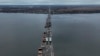 Повреждения Антоновского моста через Днепр в Херсоне. Архивное фото.