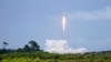 一枚 SpaceX 猎鹰9号火箭为发射starlinks卫星从佛罗里达州卡的一处太空部队基地发射场升空。（2022年7月17日）
