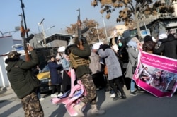 نیروهای مسلح طالبان به سوی تظاهرکنندگان شلیک کردند، چند تن مجروح شدند ولی تعداد قربانیان هنوز مشخص نیبست - ۷ دی ۱۴۰۰