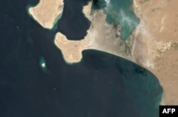 Kapal tanker minyakSafer terlihat di pelabuhan Ras Isa, 19 Juni 2020, dalam gambar satelit yang diperoleh dari Maxar Technologies. (Foto: AFP)