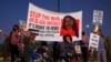 Demonstran berkumpul untuk melakukan protes atas kematian seorang laki-laki berusia 29 tahun, Tyre Nichols, Jumat, 27 Januari 2023, di Atlanta. (Foto: AP/Alex Slitz)