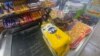 ¿Cuánta comida puede comprar un maestro en Venezuela con el último bono de Maduro? 