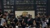 Pengikut Ulama Irak Duduki Parlemen untuk Hari Kedua