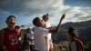 Padres venezolanos modifican sus costumbres por la crisis para celebrar el Día del Niño