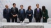아시아태평양경제협력체(APEC) 정상회담에 참석한 6개국 지도자들이 18일, 북한의 대륙간탄도미사일(ICBM) 발사 관련 긴급회의를 진행했다. (왼쪽부터 앤서니 앨버니지 호주 총리, 쥐스탱 트뤼도 캐나다 총리, 기시다 후미오 일본 총리, 카멀라 해리스 미국 부통령, 한덕수 한국 총리, 저신다 아던 뉴질랜드 총리)