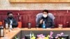ལ་དྭགས་ལ་འབྱོར་བའི་ཕྱི་མི་ཚོར་ནད་འགོག་གི་ཁྲིམས་བསྲུང་དུ་འཇུག་རྒྱུ།