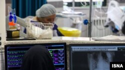 معاون بهداشت ستاد مقابله با کرونای استان تهران: کوچک‌ترین علامت سرماخوردگی را «اُمیکرون» بدانید (عکس از ایسنا)