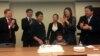지난 6일 북한인권단체 노체인 주관으로 ‘미국 내 탈북 난민 정착 10주년 기념’ 행사가 열렸다. 왼쪽부터 미 국무부의 로버트 킹 북한인권 특사, 노체인의 정광일 대표, 탈북자 가족들과 노체인의 헨리 송 미주국장.