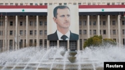 Foto do Presidente Bashar al-Assad na sede do banco central, Damasco