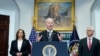 El presidente de Estados Unidos, Joe Biden, habla desde la Sala Roosevelt de la Casa Blanca. Lo acompañan la vicepresidenta Kamala Harris y el fiscal general Merrick Garland. En Washington, el 14 de julio de 2024, un día después de que el exmandatario Donald Trump fuera atacado.