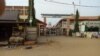Le marché de Dutsé fermé au public, à Abuja, Nigeria, le 31 mars 2020. (VOA/Gilbert Tamba)