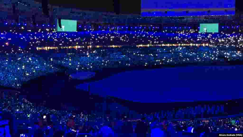 Onyesho la fataki katika siku ya ufunguzi wa michezo ya Olimpiki Rio 2016 katika uwanja wa Maracana.