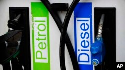 ARCHIVO - Indía que tiene una fuerte demanda interna al ser ya el país más poblado del planeta ha aumentado la importación de petroleo, incluso de Rusia, que está sancionada por Occidente como castigo a la invación de Ucrania.