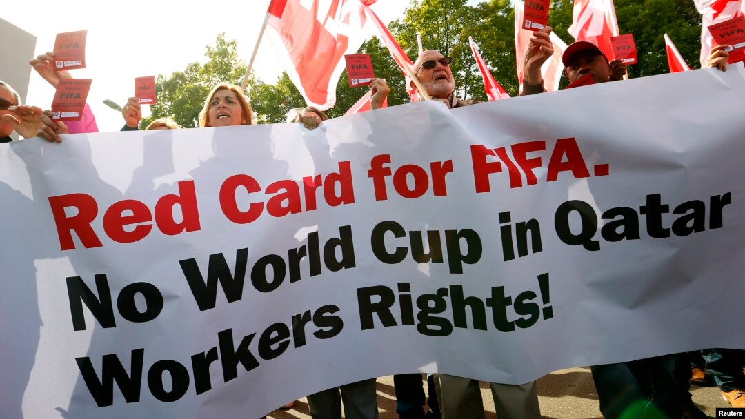 Jedan od ranijih protesta ispred sedišta FIFA-e u Cirihu 