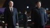 El presidente de Rusia, Vladimir Putin, y el líder de Corea del Norte, Kim Jong Un, en una ceremonia de despedida antes de la partida de Putin en aeropuerto de Pyongyang, Corea del Norte, el 19 de junio de 2024.