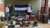 Manuel Prado, presidente de Funadec, en una de las labores de envíos de que la organización hace en solidaridad con inmigrantes, principalmente de Nicaragua, y de los que se han beneficiado también venezolanos y cubanos. Foto de archivo de 2019.