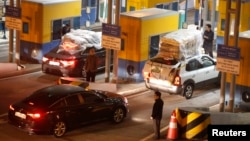 South Korean vehicles return from the inter-Korean Kaesong Industrial Complex in North Korea to the Customs, Immigration and Quarantine office in the South, just south of the demilitarized zone separating the two Koreas in Paju, north of Seoul, April 30, 