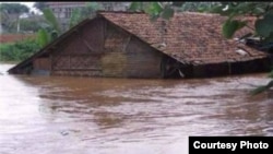 Hujan lebat yang membanjiri sebuah waduk dan mengakibatkan tanah longsor menewaskan sedikitnya delapan orang, dan membuat lebih dari 2.000 lainnya terpaksa mengungsi di Gowa, Sulawesi Selatan. (Foto: ilustrasi)