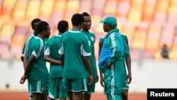 Coach Stephen Keshi speaks to members of the Super Eagles at practice in Abuja before their World Cup qualifier against Ethiopia.
