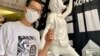 香港行為藝術家黃國才以過往多年維園六四燭光集會用剩的蠟燭，製成新作品”燭光有罪” (美國之音湯惠芸)