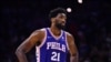 Joel Embiid des Philadelphia 76ers lors d'un match contre Atlanta, USA, le 30 octobre 2021.