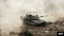 Tenk izraelske vojske tokom vojnih operacija oko Džabalije u severnom pojasu Gaze (foto: Israeli Army / AFP)