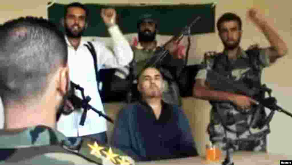 Suriyeli Muhalifler, Suriyeli Albay Pilot Mohammed Suleiman'ı kaçırdı, Ağustos 13, 2012