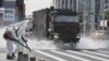 台湾陆军33化学兵群执行台北街头消毒作业（台湾军闻社提供）