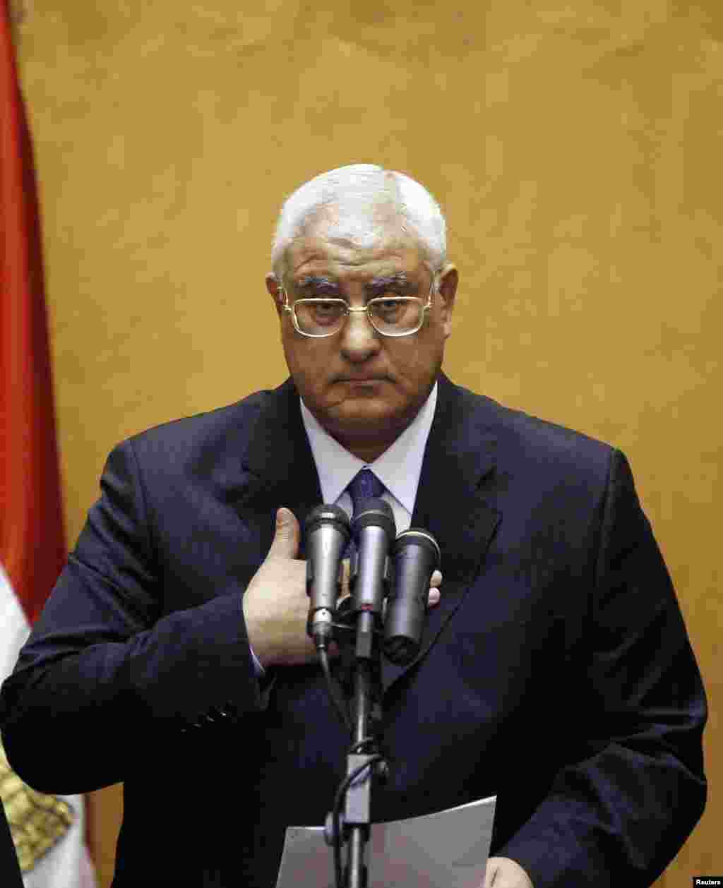 Ông Adly Mansour tại lễ tuyên thệ nhậm chức Tổng thống Lâm thời tại Cairo 4-7-2013.