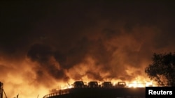 天津發生大爆炸後，多部車輛起火燃燒
