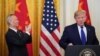 美国总统特朗普在白宫美中第一阶段经贸协议签署仪式上讲话时，中国副总理刘鹤鼓掌。（路透社2020年1月15日资料照）