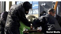 تصویری از اجرای حکم قطع دست در ایران که چند سال پیش در ایران اجرا شد و اعتراض‌هایی در پی داشت. 