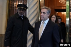 Michael Cohen se dirige a la corte para el segundo día de contrainterrogatorio en Nueva York, el 16 de mayo de 2024.