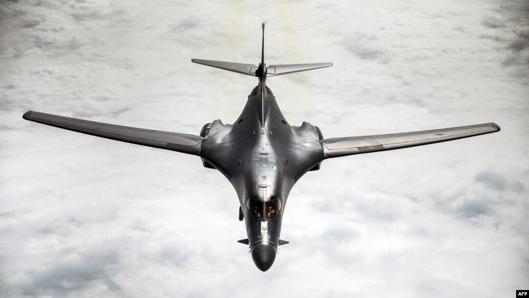 미 공군의 B-1B '랜서' 장거리 전략폭격기.