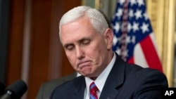 Mike Pence criticou fortemente Hillary Clinton sobre uso de email privado
