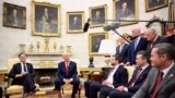 Президент Дональд Трамп принимает генерального секретаря НАТО Марка Рютте в Овальном кабинете. Белый дом, 13 марта 2025 г. 